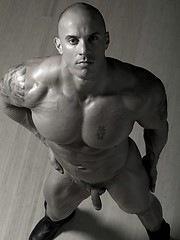 Manifest muscle guys - Gay porn pics at Gaystick