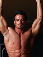 Muscular guy Chris Adams posing - Gay porn pics at Gaystick