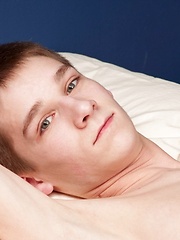 Slim boy plays with dick - Gay porn pics at Gaystick