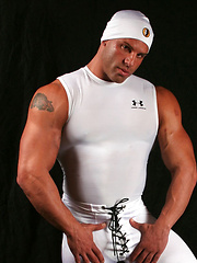 Peter Latz shows off in his sports gear - Gay porn pics at Gaystick