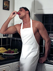 Chef Marcello gets so horny when he cooks that he has to masturbate - Gay porn pics at Gaystick