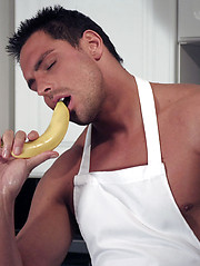 Chef Marcello gets so horny when he cooks that he has to masturbate - Gay porn pics at Gaystick