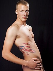 Austin is one fine hunk of a Marine. - Gay porn pics at Gaystick