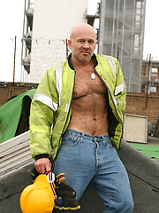 Hairy Construction Workers - Carlo Cox and Ray Stone - Gay porn pics at Gaystick