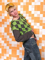 European blond twink posing naked and showing uncut cock - Gay porn pics at Gaystick