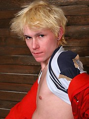Str8 blond teen boy shows his big uncut cock - Gay porn pics at Gaystick