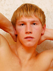 Sporty twink poses with his sexy underpants off - Gay porn pics at Gaystick