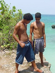 Latino twink gets his tight ass explored outdoors - Gay porn pics at Gaystick