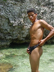 Sexy latino twink posing for the camera outdoors - Gay porn pics at Gaystick