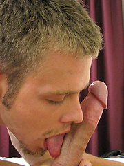 Two straight boys sucking each other in 69 pose - Gay porn pics at Gaystick