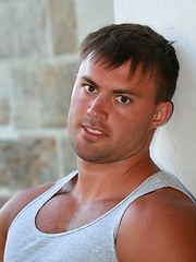 Bodybuilder Tomas Masek gets naked and shows all - Gay porn pics at Gaystick