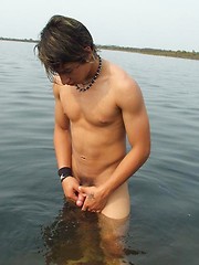 Awesome horny twink near big ocean naked washing - Gay porn pics at Gaystick