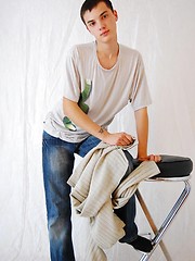 Handsome twink on the floor posing and stripping - Gay porn pics at Gaystick