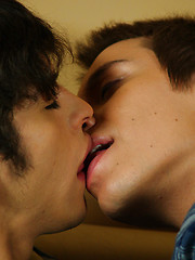 Kissing gay boys going for oral fun - Gay porn pics at Gaystick