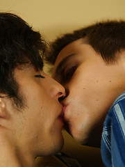Kissing gay boys going for oral fun - Gay porn pics at Gaystick