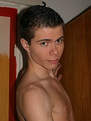 Amateur twink boy solo session - Gay porn pics at Gaystick
