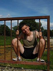 Small twink guy posing naked outdoors - Gay porn pics at Gaystick
