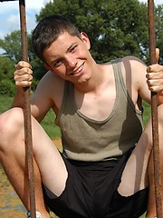 Small twink guy posing naked outdoors - Gay porn pics at Gaystick
