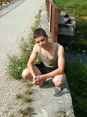 Small twink guy posing naked outdoors - Gay porn pics at Gaystick