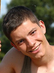 Small twink guy posing naked outdoors - Gay porn pics at Gaystick