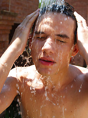 Hot gay smut in the outdoor shower - Gay porn pics at Gaystick