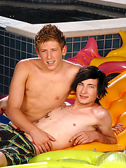 Two lovely gay boys kissing each other - Gay porn pics at Gaystick