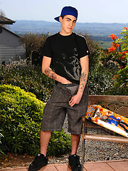 Skater boy in outdoor softcore scene - Gay porn pics at Gaystick