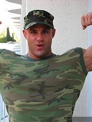 Muscled Peter Latz strips out of his fatigues - Gay porn pics at Gaystick