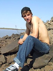 Handsome twink guy posing for the camera outdoors - Gay porn pics at Gaystick
