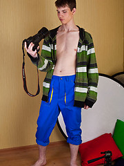Cute twinky boy boasting his hard manhood on cam - Gay porn pics at Gaystick
