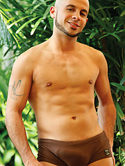 Two gay lovers Al Carter and Darrick Vinyard - Gay porn pics at Gaystick
