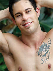 Two gay lovers Al Carter and Darrick Vinyard - Gay porn pics at Gaystick