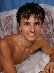 Young sexy twink naked - Gay porn pics at Gaystick