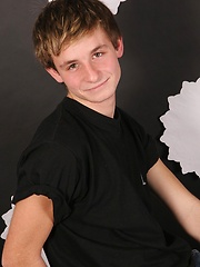 Horny twink from East Boys posing - Gay porn pics at Gaystick