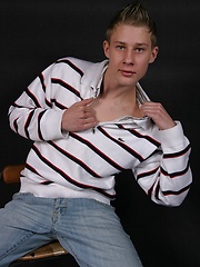 Cute european twink Andre posing naked and shows his long uncut cock - Gay porn pics at Gaystick