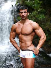 Naked latin guy Gustavo Levu showing his big muscled body - Gay porn pics at Gaystick