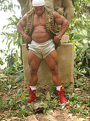 Roberto Bueno showing muscles in the jungle - Gay porn pics at Gaystick