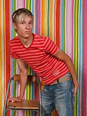 Cute blonde twink jacking off cock until cums - Gay porn pics at Gaystick