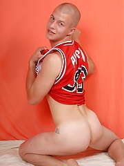 Hot bald twink naked - Gay porn pics at Gaystick