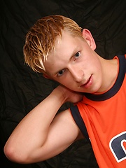 Blond twink strokes dick - Gay porn pics at Gaystick