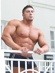 26 year old New York bodybuilder Nick Zack - Gay porn pics at Gaystick
