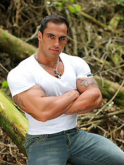Fan favorite and Brazilian bodybuilding champ Samuel Vieira - Gay porn pics at Gaystick