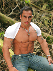 Fan favorite and Brazilian bodybuilding champ Samuel Vieira - Gay porn pics at Gaystick