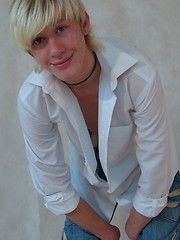 Mark - long haired blond boy is jerking - Gay porn pics at Gaystick