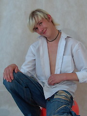 Mark - long haired blond boy is jerking - Gay porn pics at Gaystick