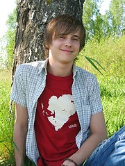 Mike - pretty teen boy outdoor - Gay porn pics at Gaystick