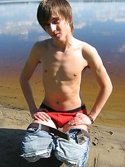 Mike - pretty teen boy outdoor - Gay porn pics at Gaystick