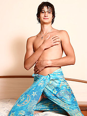 Cute twink boy naked - Gay porn pics at Gaystick