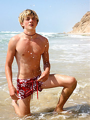 Cute boys naked - Gay porn pics at Gaystick