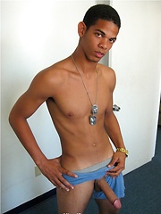 Hot latin boy from Miami - Gay porn pics at Gaystick